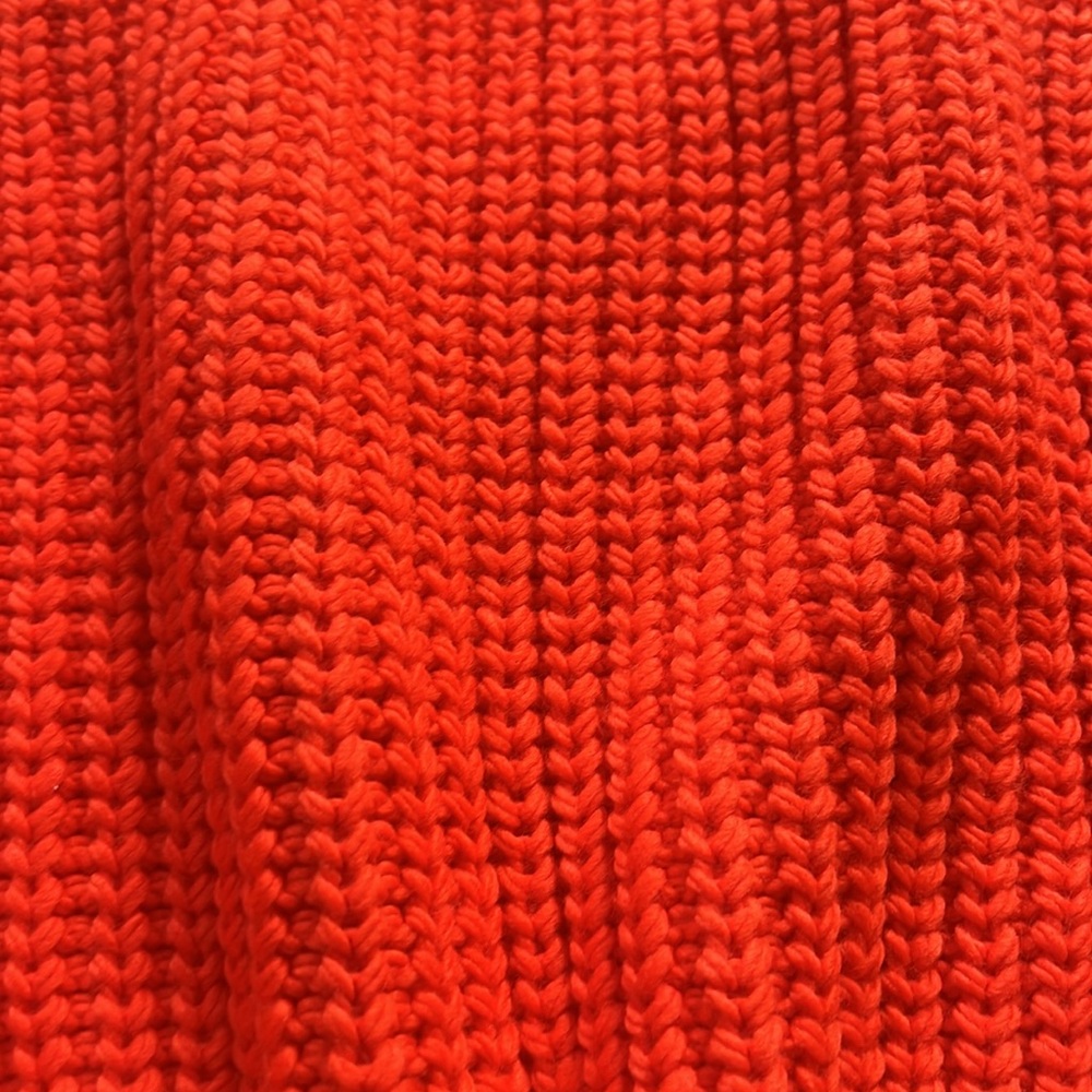 Red V-Neck Sweater with Chunky Knit and Long Sleeves - Picture 4 of 4